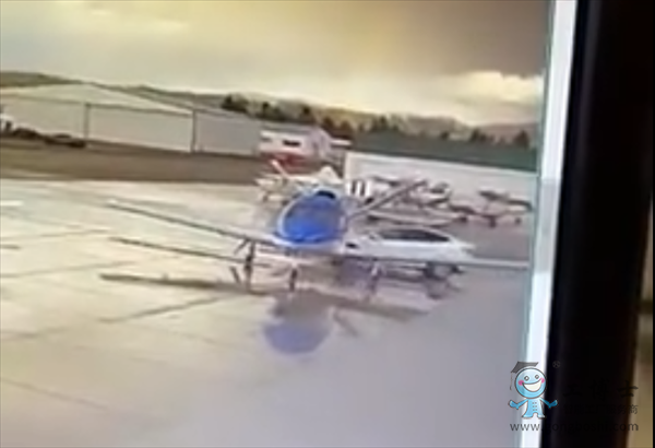 Model Y撞上私人飛機